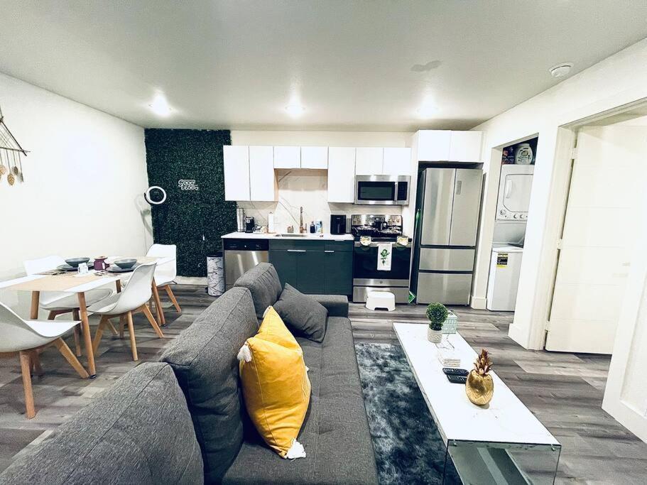 Luxe Travel Retreat Near Deep Ellum Appartamento Dallas Esterno foto